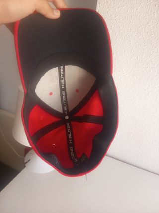 Gorra Under Armour roja