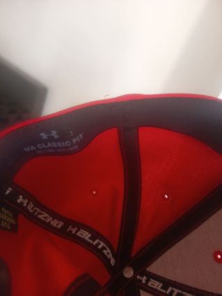 Gorra Under Armour roja