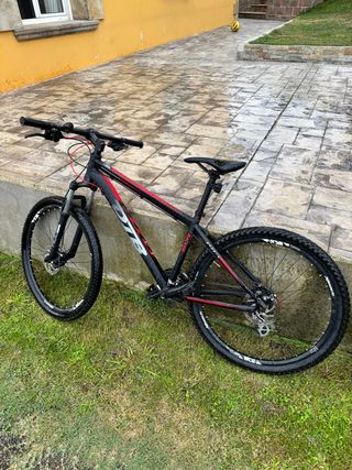 Bicicleta montaña negra/roja