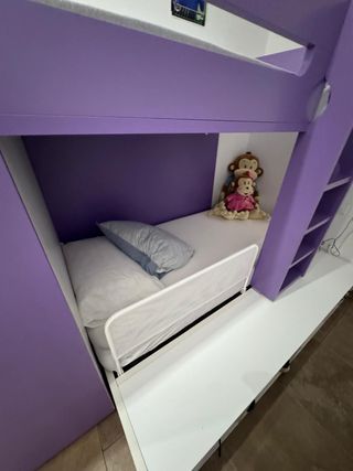 Litera infantil morada con armario