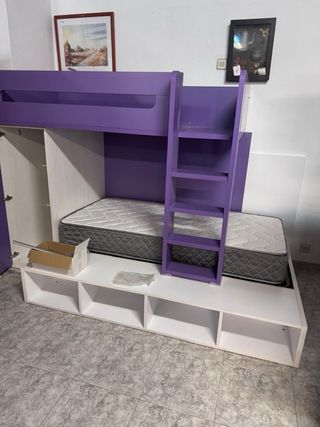 Litera infantil morada con armario