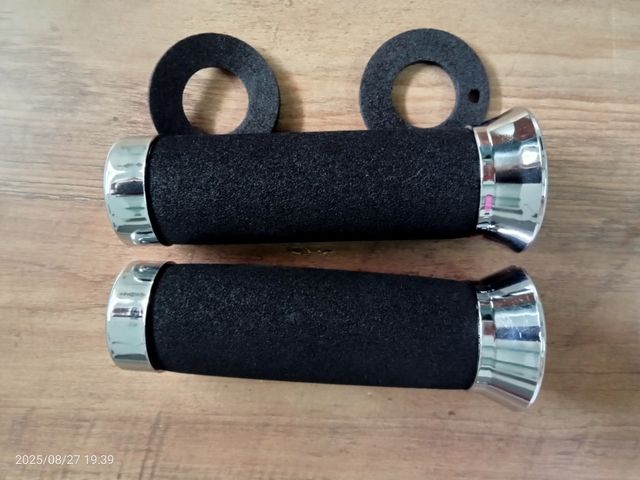 Sin estrenar, puños moto espuma 22mm.