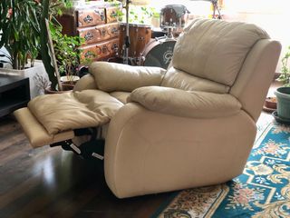 Poltrona relax piel beige Chateau d’Ax