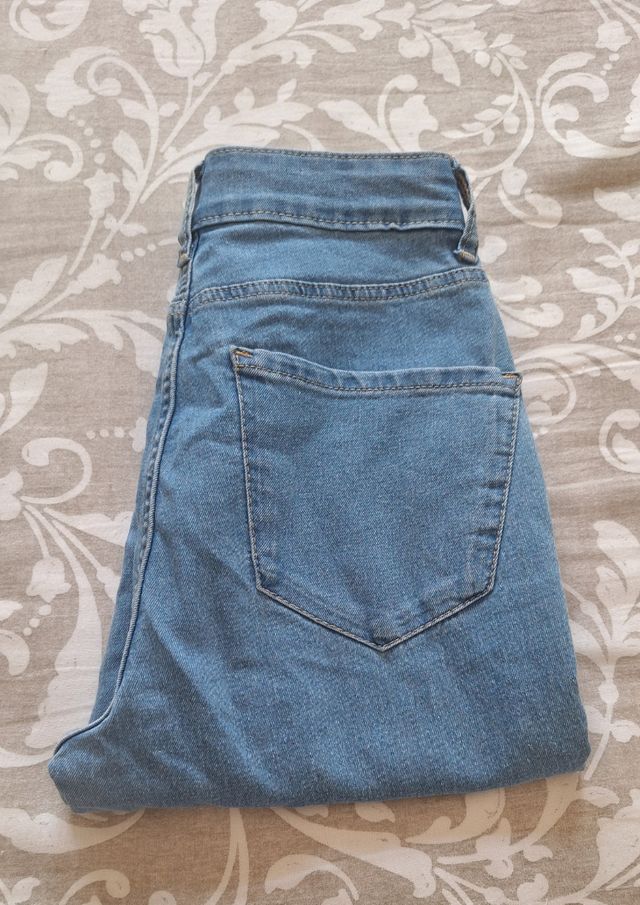 Vaqueros pitillo azul