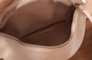 Riñonera blanca de cuero