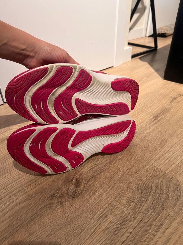 Zapatillas Asics mujer rosa. Como nuevas