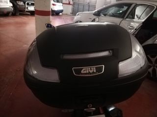 Baúl GIVI 47L Monoclick