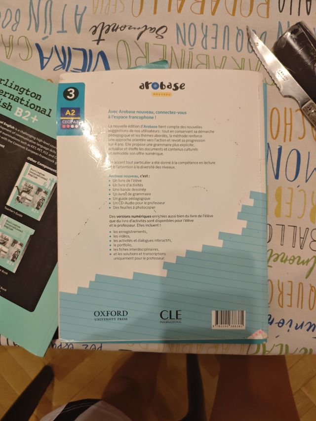 Libro de francés De L'ÉLÈVE y D'ACTIVITÉS