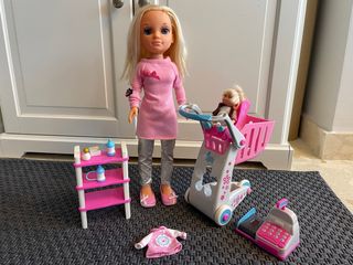 Muñeca Nancy de compras con su hermanita.