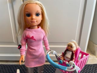 Muñeca Nancy de compras con su hermanita.