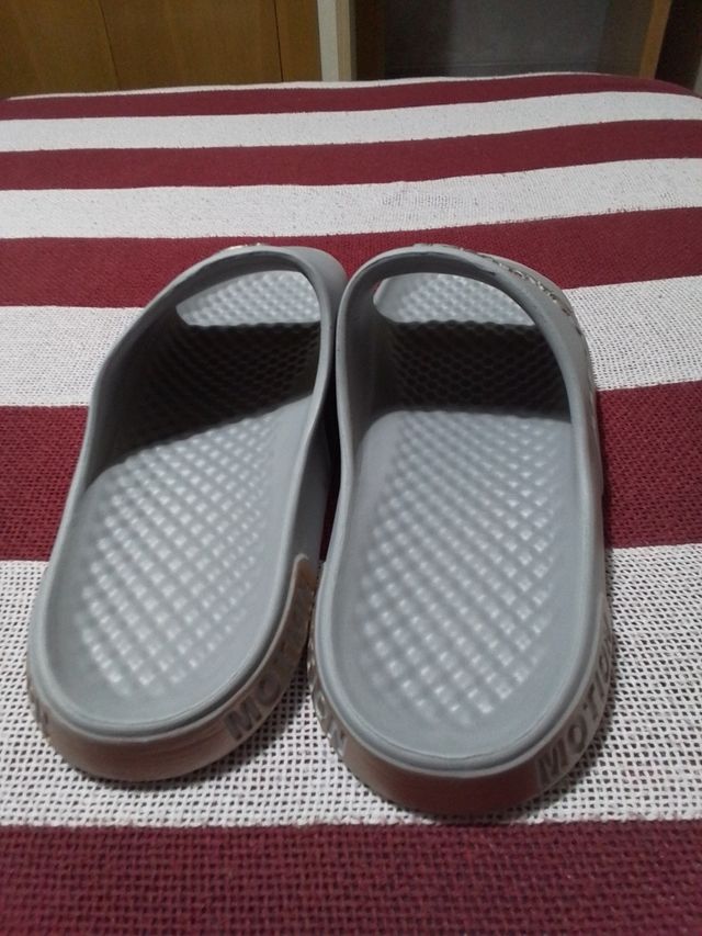 Chanclas grises deportivas precio 0'50 €