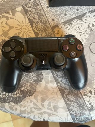 PS4 (PlayStation 4) negra