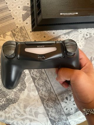 PS4 (PlayStation 4) negra