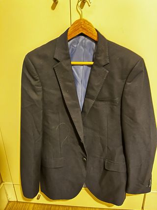 Chaquetas y trajes usados. Varios modelos más 