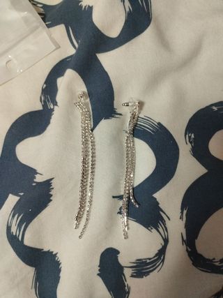 Pendientes largos brillantes plata