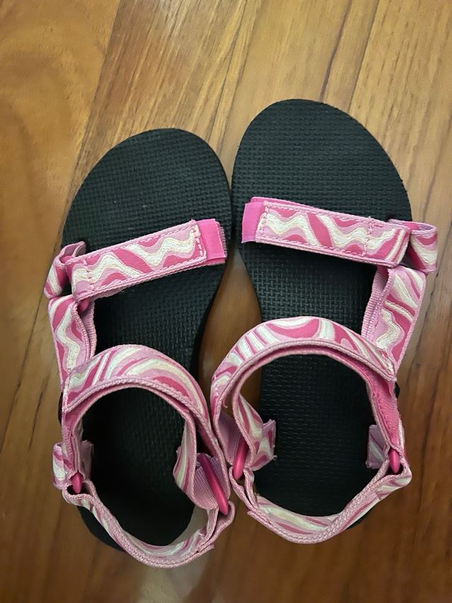 Sandali Teva rosa-neri, nuovi