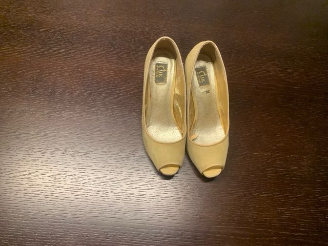 Tacones beige de tacón alto