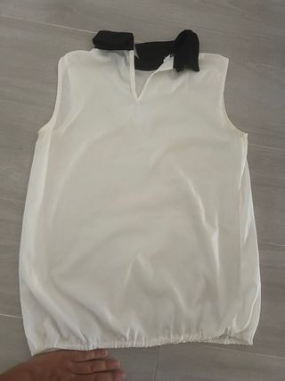 Blusa blanca c/cuello negro