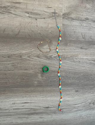 Collar, pulsera y anillo multicolor