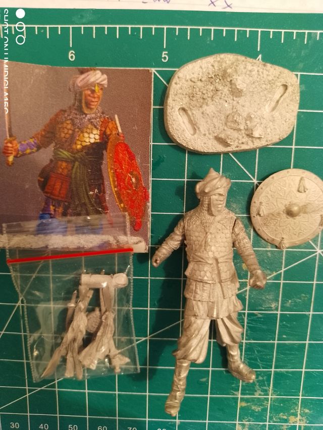 Figura militare in metallo: guerriero saraceno