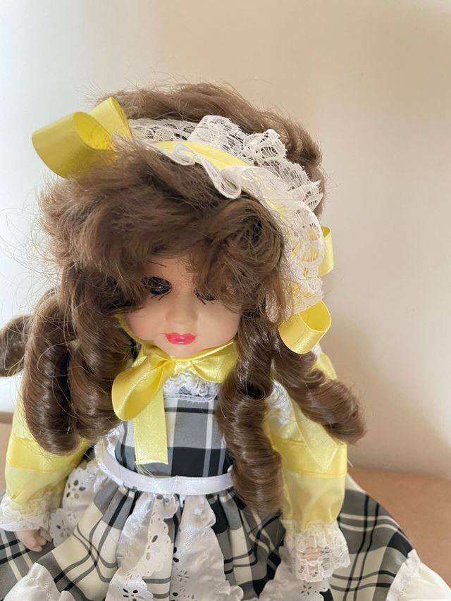 Muñeca porcelana vintage
