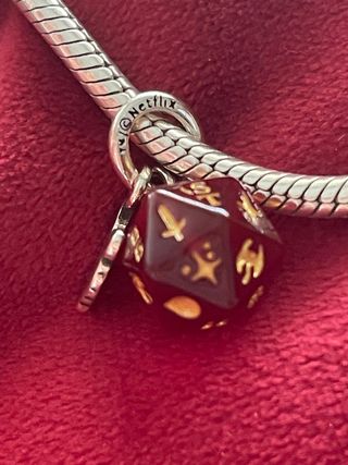 Charm Dado club fuego Stranger Things