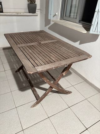 Mesa de jardín de madera