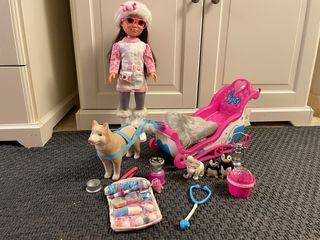 Muñeca Nancy con trineo: “Animalitos en la nieve”