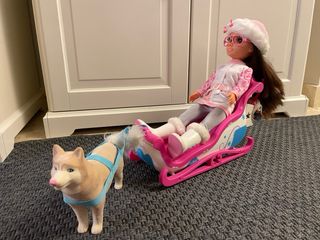 Muñeca Nancy con trineo: “Animalitos en la nieve”