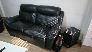 Sofá de piel negro reclinable