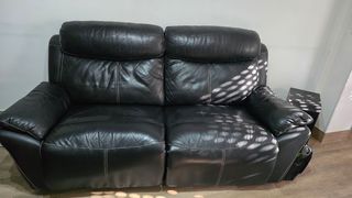 Sofá de piel negro reclinable