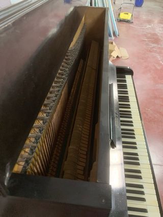 Piano antiguo Estela & Bernarreggi