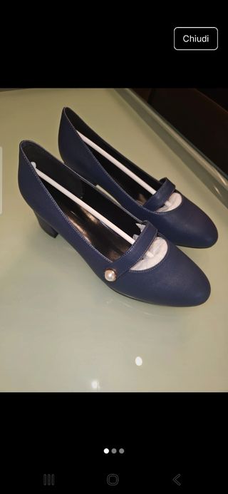 Décolleté blu con cinturino
