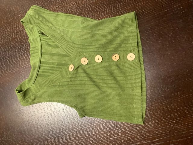 Top corto verde oliva