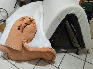 Sofá cama naranja plegable
