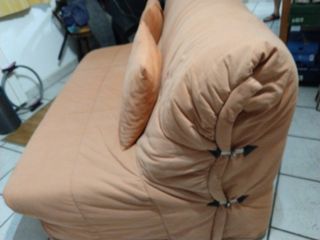 Sofá cama naranja plegable
