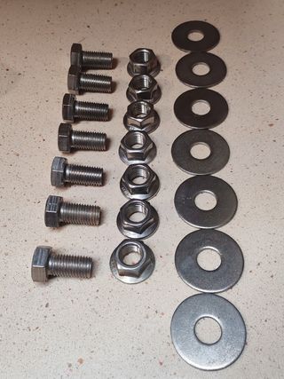 Tornillos, tuercas y arandelas grandes