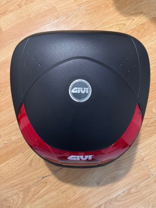Baúl trasero moto Givi republicado por no concreta