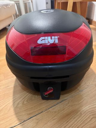 Baúl trasero moto Givi republicado por no concreta