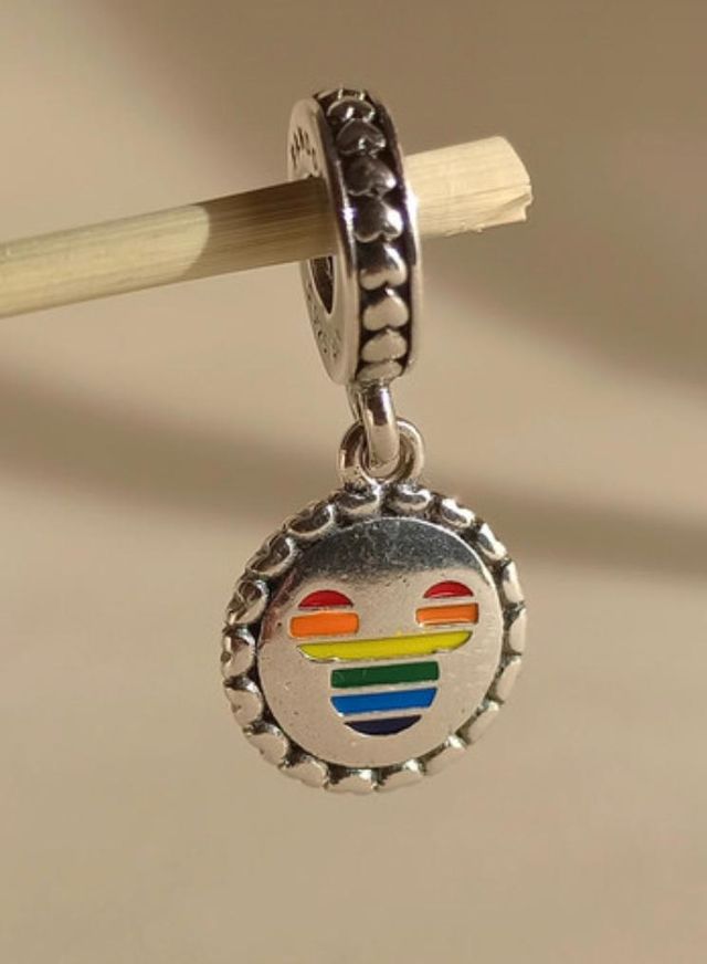 Charm Pandora arcoiris Mickey