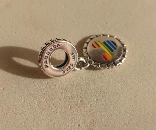 Charm Pandora arcoiris Mickey