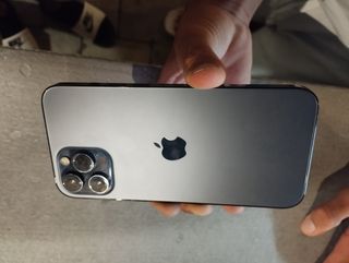 Iphone 12 pro max 82% batería
