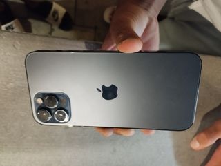 Iphone 12 pro max 82% batería