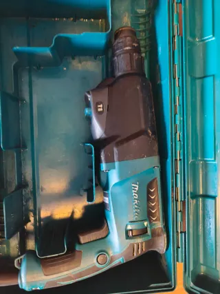 Taladro Makita HR2600