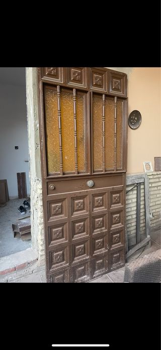 Puerta exterior marron de hierro sin premarco