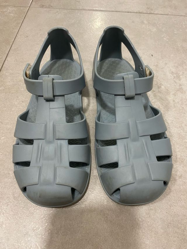 Cangrejeras respetuosas, marca Igor, talla 30