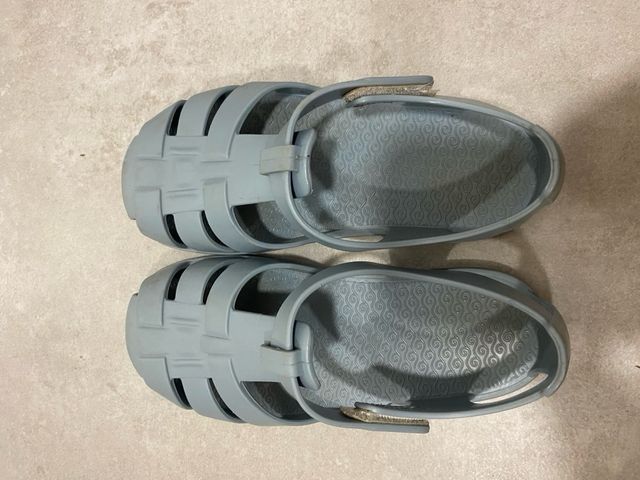 Cangrejeras respetuosas, marca Igor, talla 30