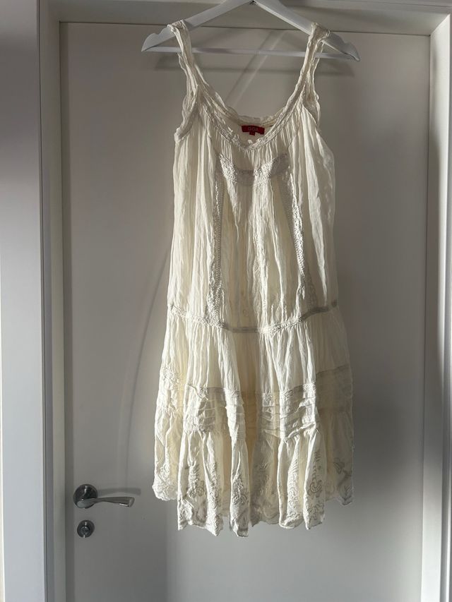 Vestido blanco bordado