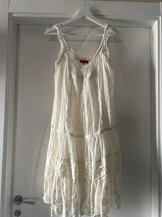 Vestido blanco bordado