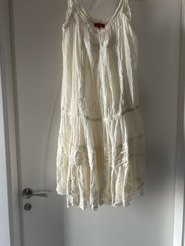 Vestido blanco bordado